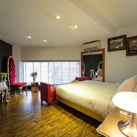 The White Hotel 8A Thai Van Lung Ho Chi Minh Zewnętrze zdjęcie