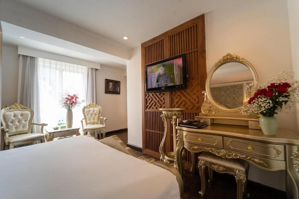 The White Hotel 8A Thai Van Lung Ho Chi Minh Zewnętrze zdjęcie