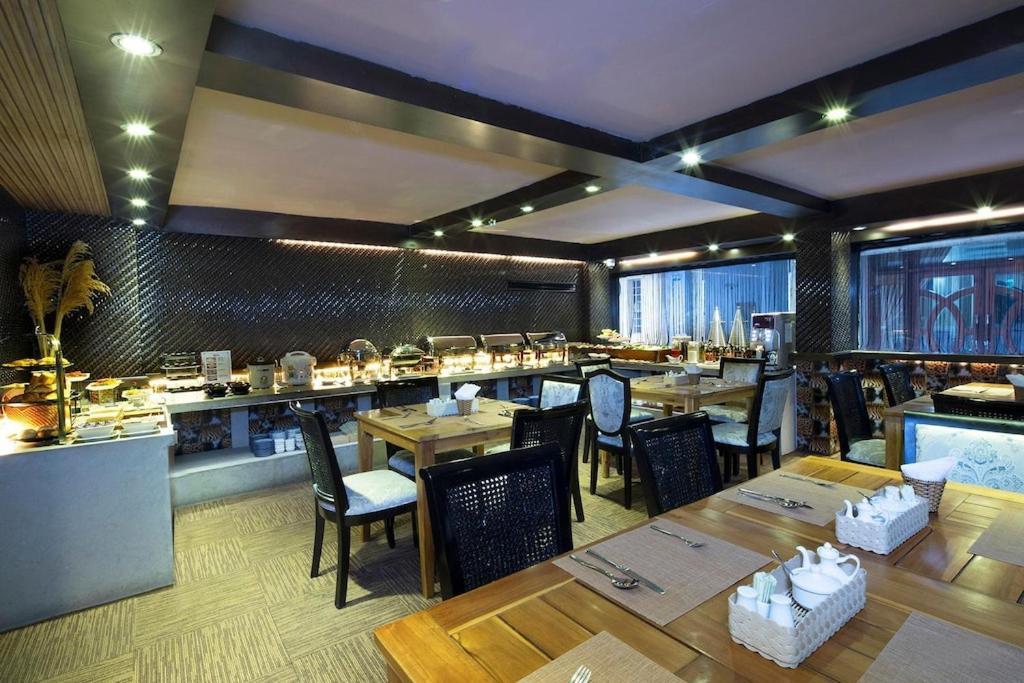 The White Hotel 8A Thai Van Lung Ho Chi Minh Zewnętrze zdjęcie