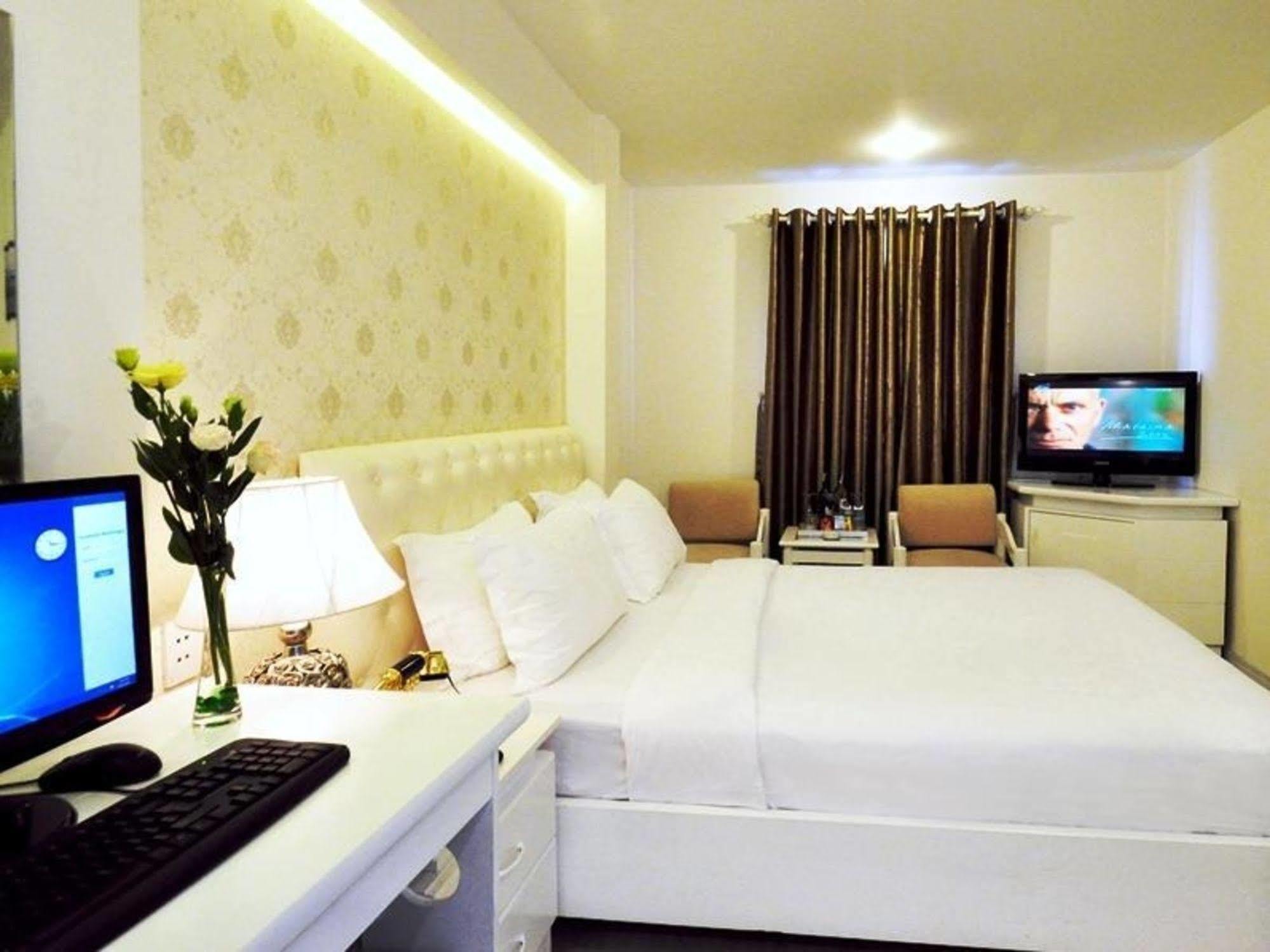 The White Hotel 8A Thai Van Lung Ho Chi Minh Zewnętrze zdjęcie